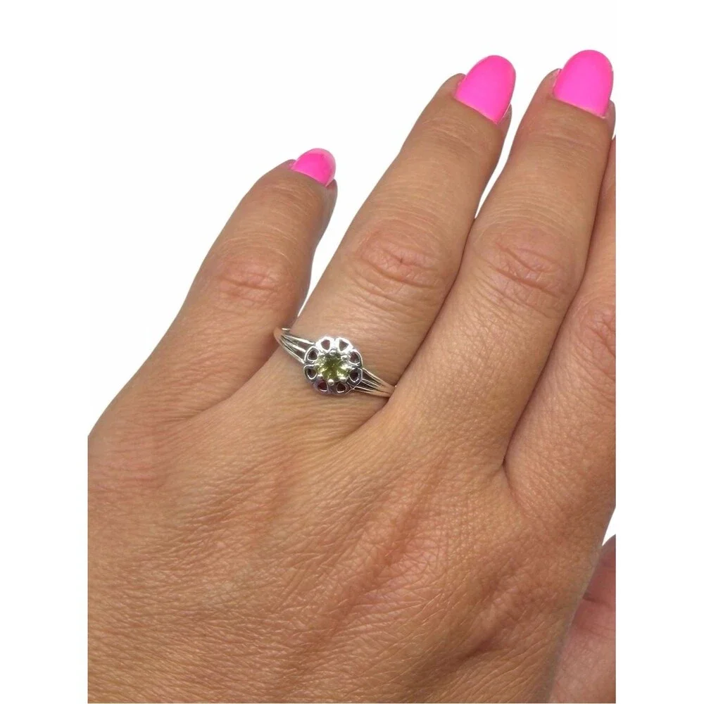 Peridot Flower Ring Size 8 Solid 925 Sterling Silver Dainty